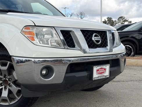 Used 2019 Nissan Frontier SL image 5