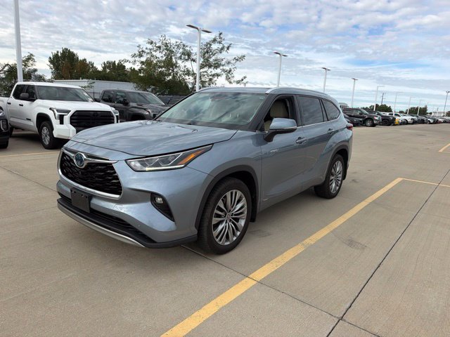 Used 2020 Toyota Highlander Platinum AWD/4WD image 3
