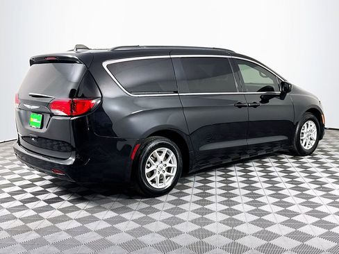 Used 2021 Chrysler Voyager Lxi image 10