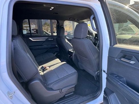 Used 2025 GMC Acadia Elevation image 10