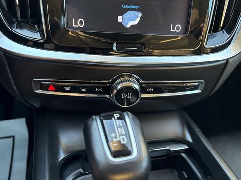 Used 2020 Volvo S60 T5 Momentum image 24