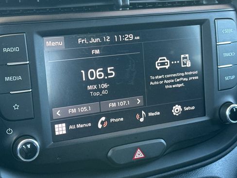 Used 2025 Kia Soul LX w/ LX Technology Package FWD image 18
