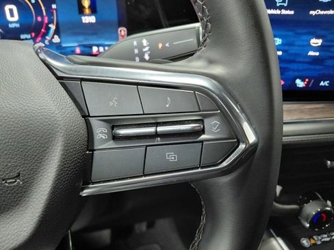 Used 2025 Chevrolet Suburban Z71 image 39