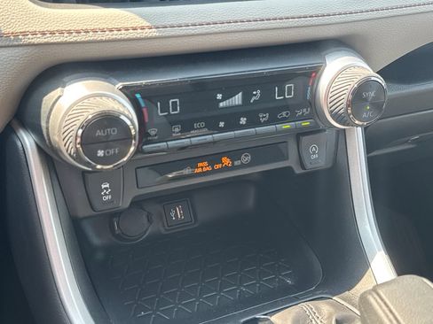 Used 2025 Toyota RAV4 XLE AWD/4WD image 24