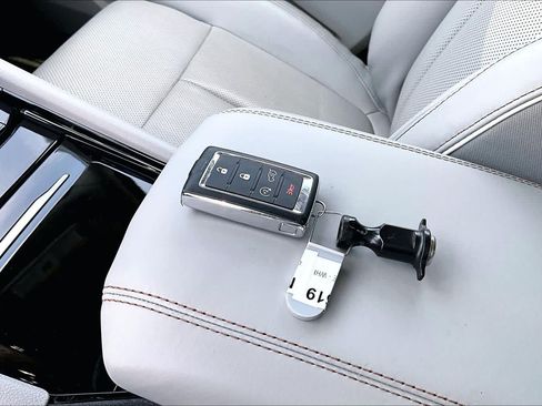 Used 2021 Jeep Grand Cherokee L Overland w/ Advanced Protech Group III AWD/4WD image 14