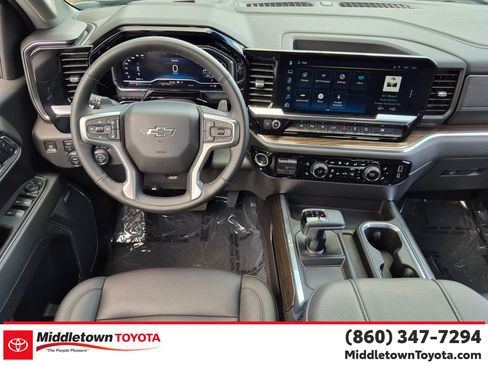Used 2025 Chevrolet Silverado 1500 LT Trail Boss w/ LT Trail Boss Premium Package AWD/4WD image 32