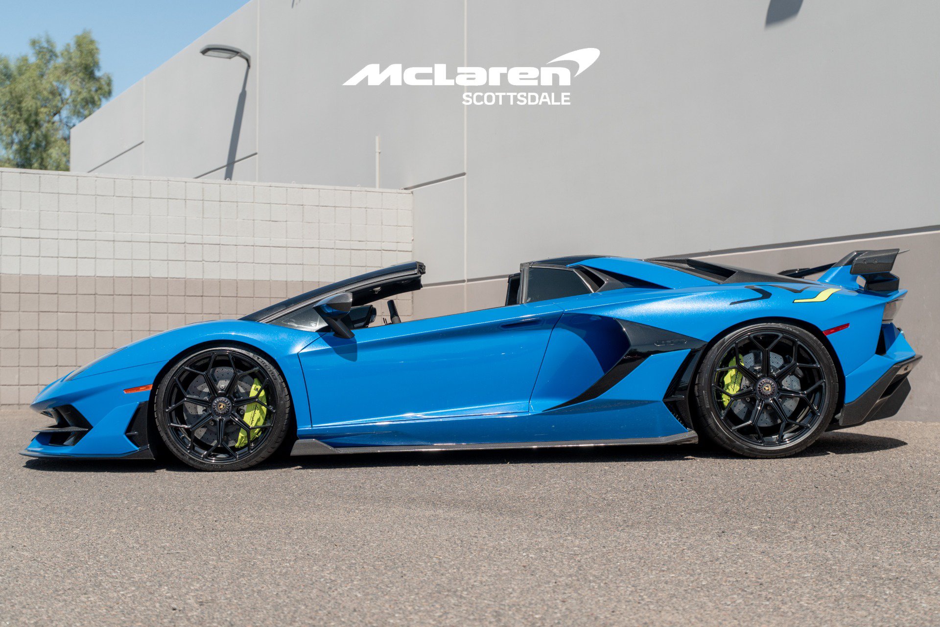 Used 2021 Lamborghini Aventador SVJ AWD/4WD image 4