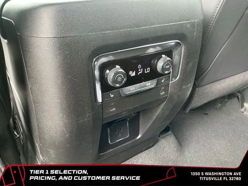 Used 2025 Chevrolet Suburban Premier RWD image 27
