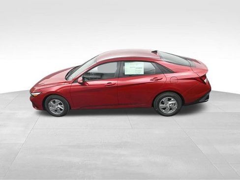 Used 2026 Hyundai Elantra SE FWD image 25