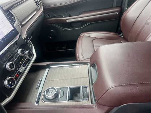 Used 2023 Ford Expedition Limited image 21