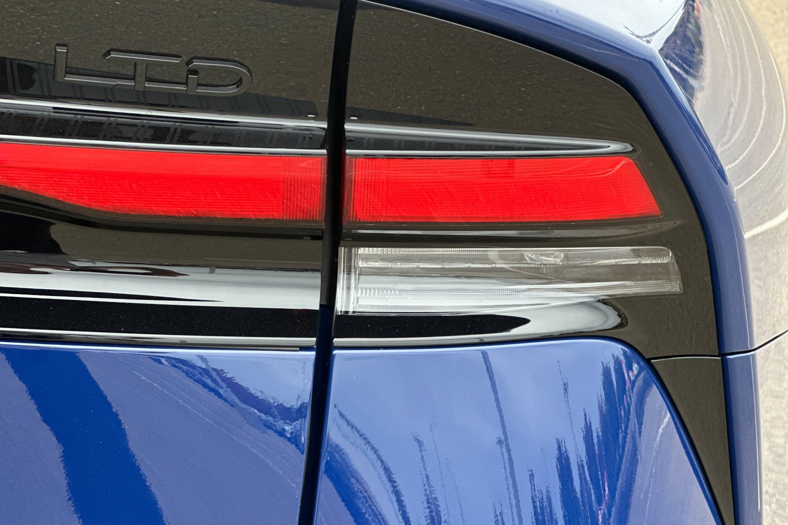 New 2027 Toyota Prius Limited FWD image 32