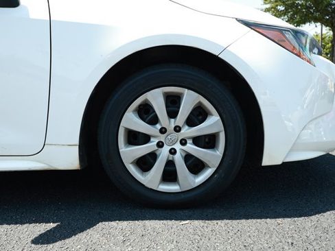 Used 2022 Toyota Corolla LE FWD image 5