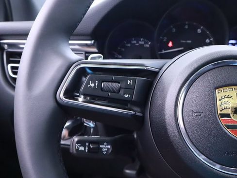 Certified 2025 Porsche Macan AWD/4WD image 29