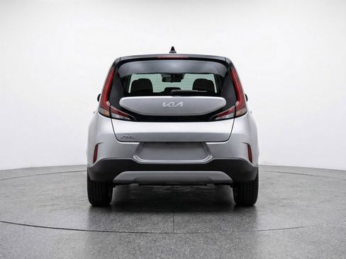 Used 2025 Kia Soul LX w/ LX Technology Package FWD image 7