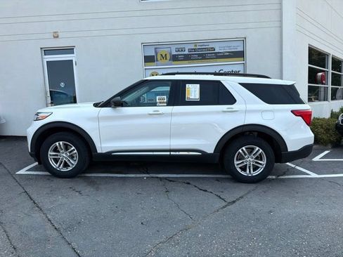 Used 2023 Ford Explorer XLT w/ Class IV Trailer Tow Package AWD/4WD image 2