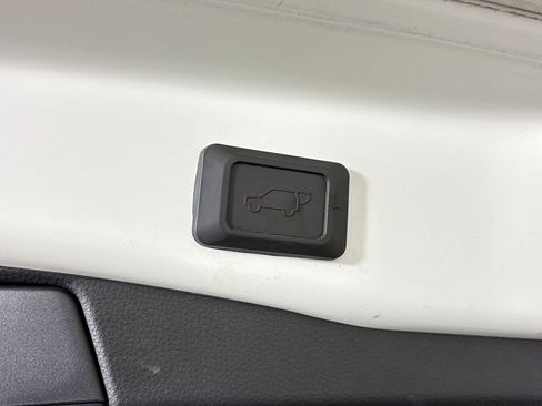 Used 2021 Toyota RAV4 XLE Premium AWD/4WD image 39
