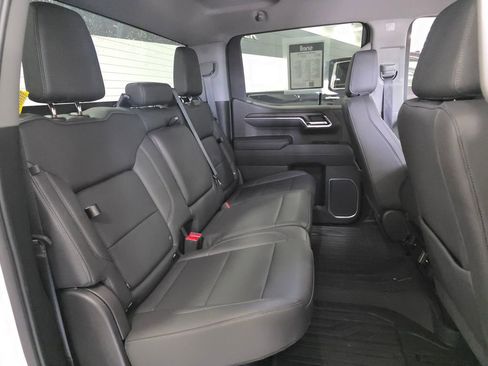 Used 2023 GMC Sierra 1500 SLT w/ X31 Off-Road Package AWD/4WD image 12