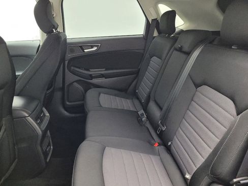 Used 2019 Ford Edge SE FWD image 18