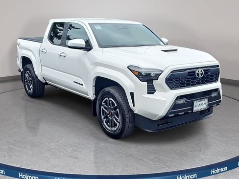Used 2025 Toyota Tacoma TRD Sport AWD/4WD image 4