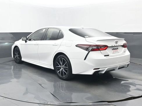 Used 2023 Toyota Camry SE image 3