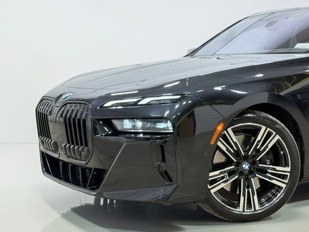 Used 2023 BMW i7 xDrive60 AWD/4WD image 4