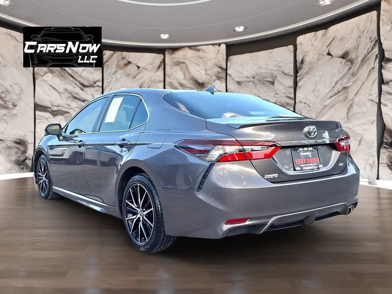 Used 2023 Toyota Camry SE FWD image 4