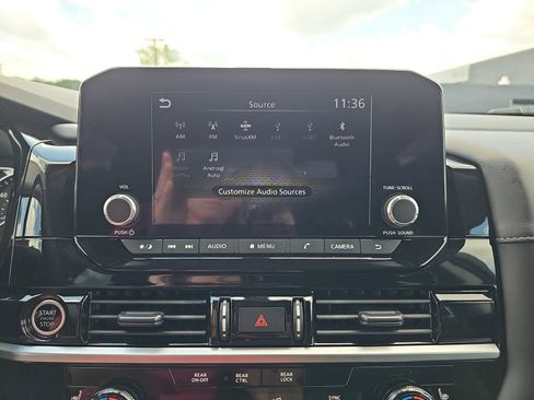 Used 2024 Nissan Pathfinder SV FWD image 23