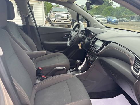 Used 2017 Chevrolet Trax LS AWD/4WD image 13