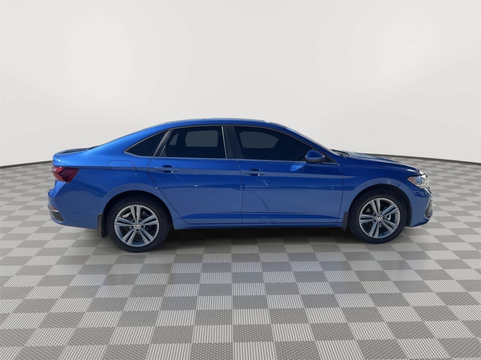 Used 2024 Volkswagen Jetta SE w/ Panoramic Sunroof Package FWD image 20