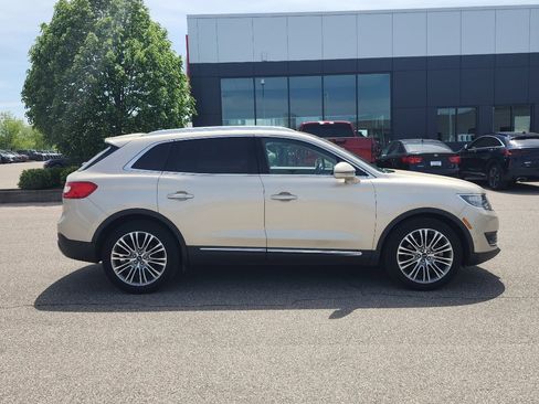 Used 2017 Lincoln MKX Reserve w/ Luxury Package AWD/4WD image 8