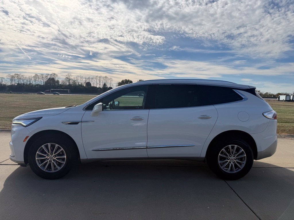 Used 2024 Buick Enclave Essence AWD/4WD image 9