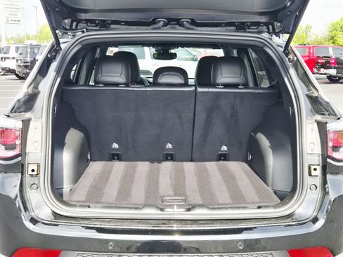 Used 2025 Jeep Compass Limited image 14