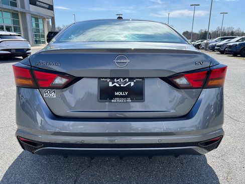 Used 2024 Nissan Altima 2.5 SV image 4