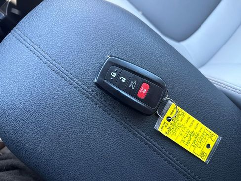 Used 2023 Toyota RAV4 XLE Premium image 28