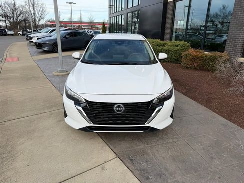 Used 2025 Nissan Sentra SV image 9