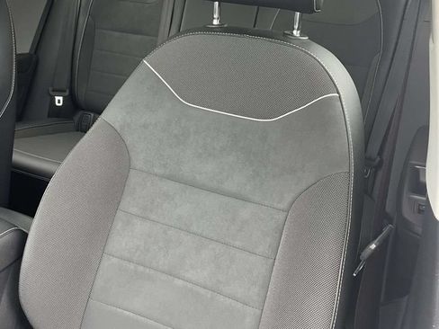 Certified 2023 Volkswagen Taos SE FWD image 18