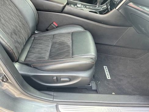 Used 2023 Nissan Maxima SR w/ Sport Mat Group FWD image 11