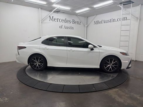 Used 2022 Toyota Camry SE FWD image 8