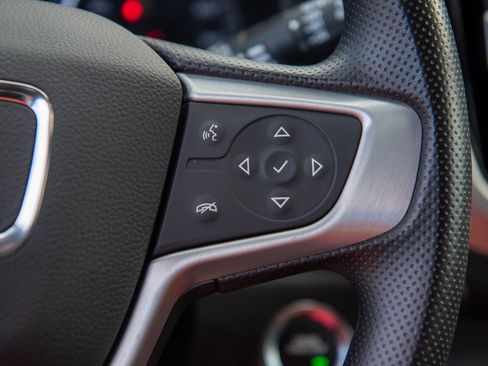 Used 2024 GMC Terrain SLE w/ Driver Convenience Package image 26