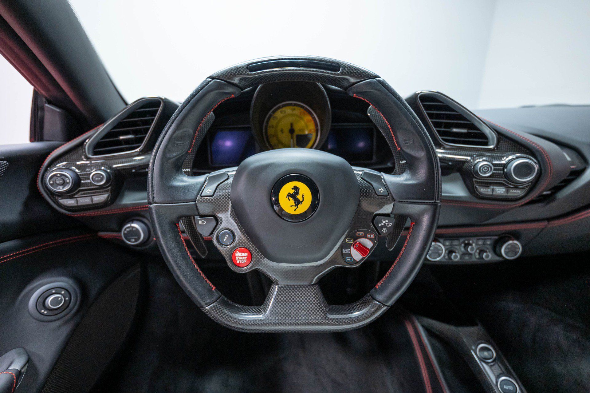 Used 2018 Ferrari 488 GTB RWD image 13