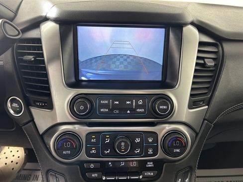 Used 2020 Chevrolet Suburban LT w/ Luxury Package AWD/4WD image 18