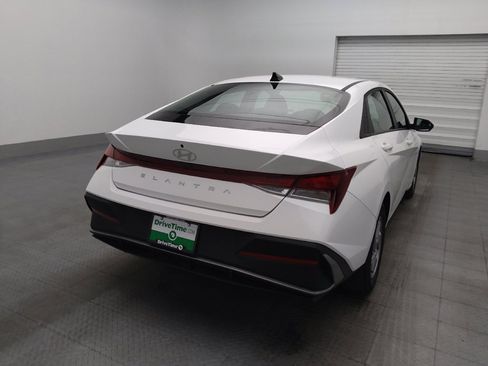 Used 2025 Hyundai Elantra SE FWD image 7