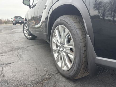 Used 2023 Toyota Highlander Limited image 5