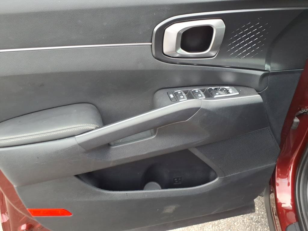 Used 2025 Kia Sorento S w/ Panoramic Sunroof Package FWD image 16