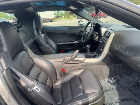 Used 2007 Chevrolet Corvette Coupe w/ Preferred Equipment Group RWD image 16
