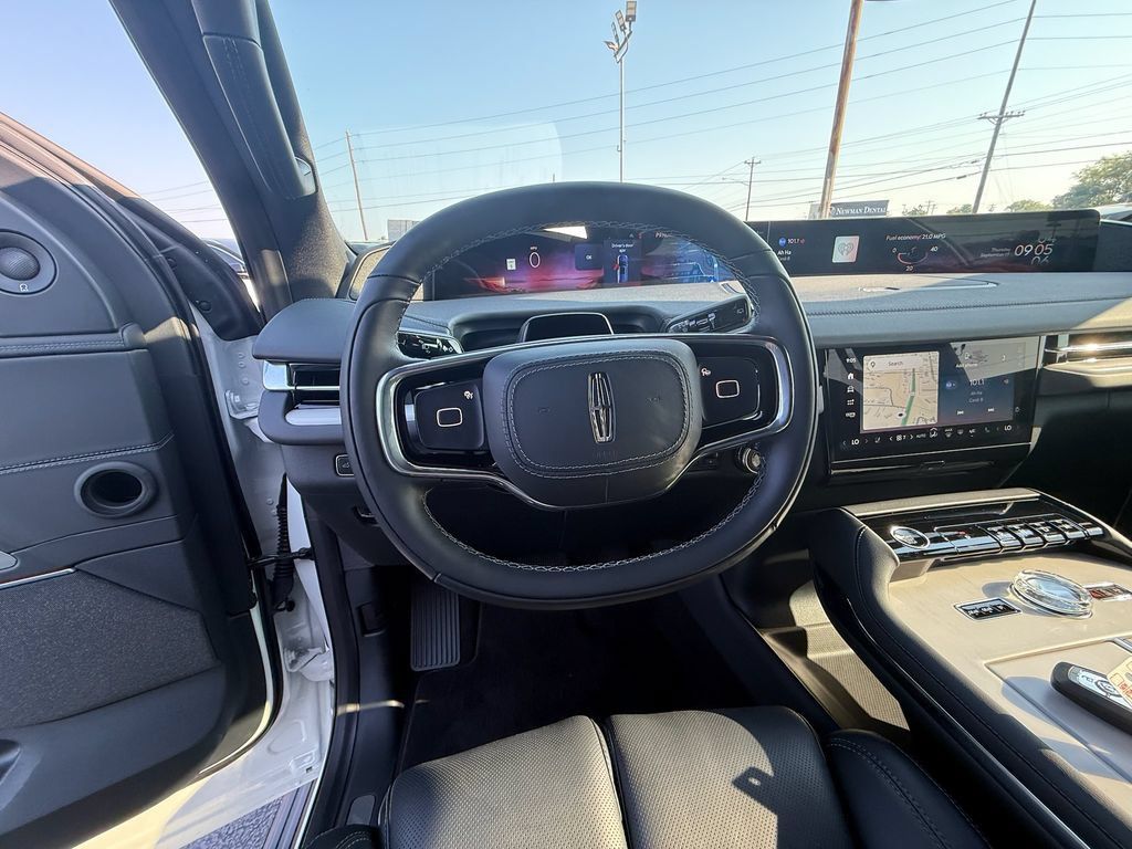 Used 2026 Lincoln Navigator L Reserve w/ Jet Appearance Package AWD/4WD image 18
