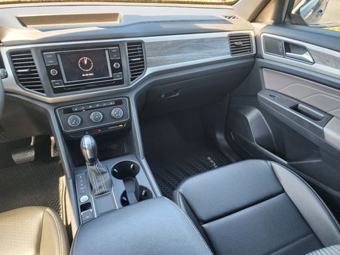Used 2022 Volkswagen Atlas Cross Sport SE image 19