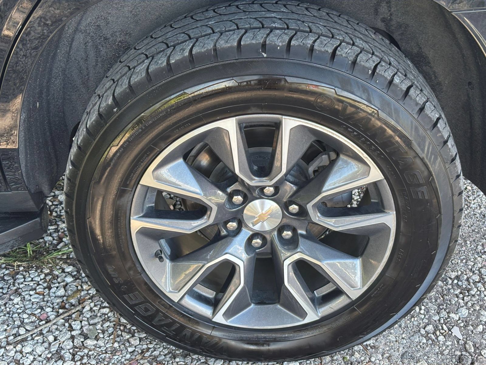 Used 2024 Chevrolet Tahoe LT w/ Luxury Package RWD image 34