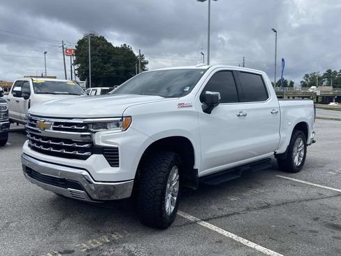 Used 2025 Chevrolet Silverado 1500 LTZ AWD/4WD image 7