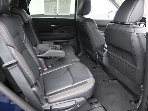 Used 2025 Nissan Pathfinder SL AWD/4WD image 10